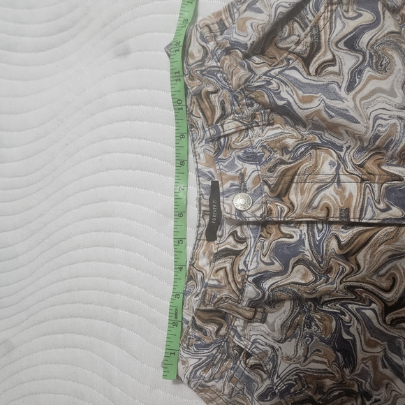 Forever 21 Abstract Patterned Pants - Picture 6 of 6